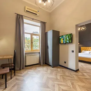 https://dayflat-apartments-klovska-area.hotels-of-kiev.com