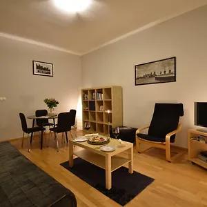 https://the-old-town-rynek-apartment.praguehotelsweb.com